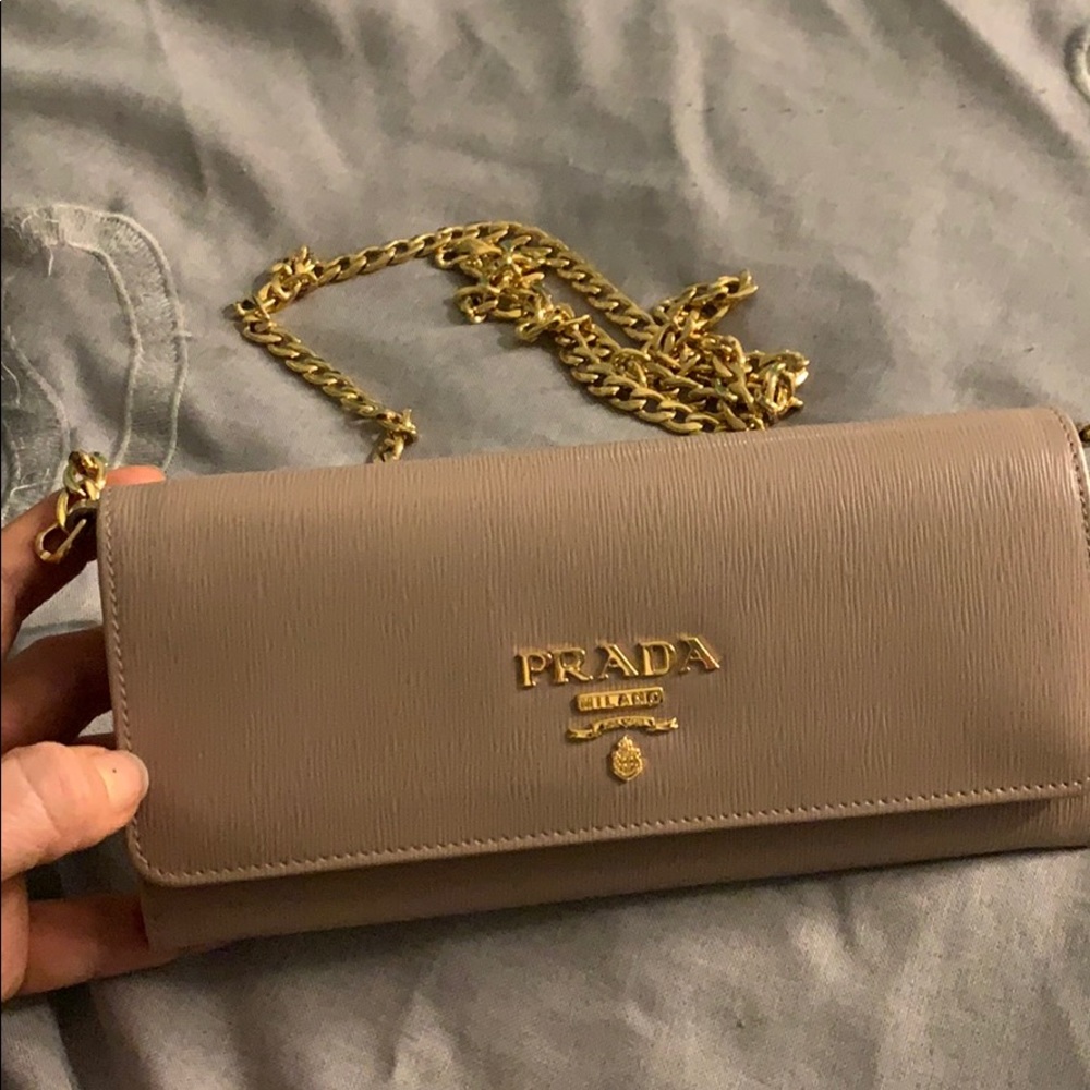 Prada wallet on chain